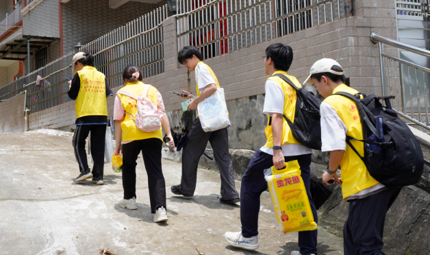 佛山大學微光引航服務隊：宣講政策惠萬家，精準助力夢起航